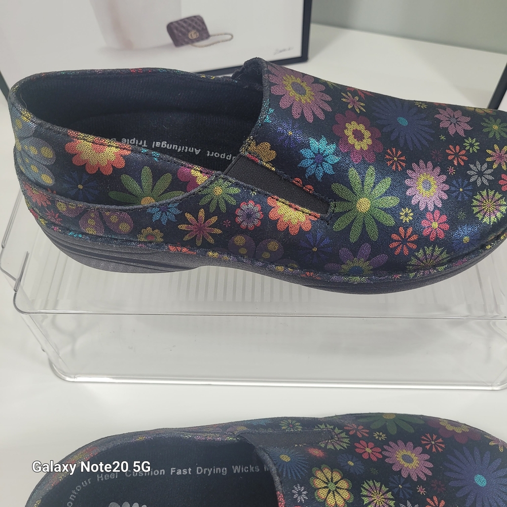 Spring Step Multicolor Floral Mules - Picture 4 of 10